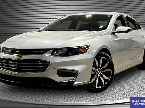 Used 2018 Chevrolet Malibu LT FWD image 1