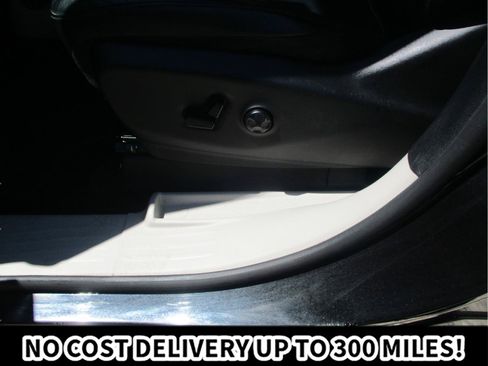 Used 2020 Chrysler Pacifica Touring-L FWD image 19
