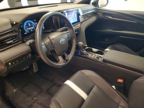 Used 2025 Toyota Camry SE w/ Convenience Package image 15