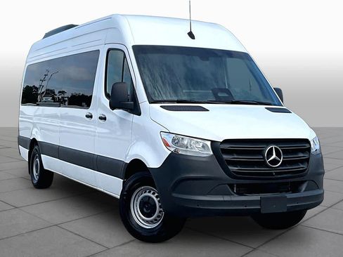 Used 2025 Mercedes-Benz Sprinter 2500 image 2