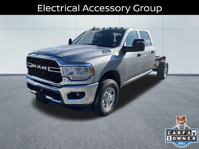 Used 2023 RAM 3500 Tradesman w/ Chrome Appearance Group AWD/4WD image 3