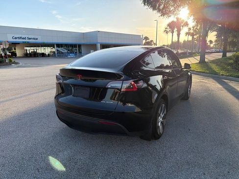 Used 2021 Tesla Model Y Long Range AWD/4WD image 5