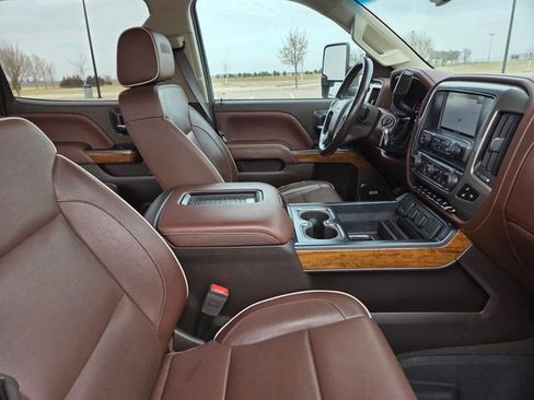 Used 2019 Chevrolet Silverado 2500 High Country w/ Duramax Plus Package image 35