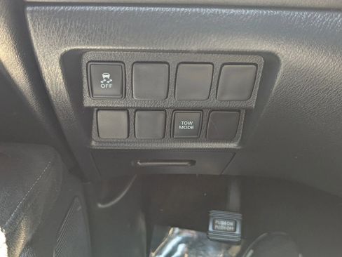 Used 2015 Nissan Pathfinder S FWD image 22
