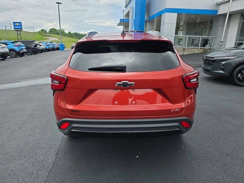 Used 2024 Chevrolet Trax RS w/ Sunroof Package FWD image 6