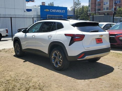 Used 2026 Chevrolet Trax LT FWD image 5