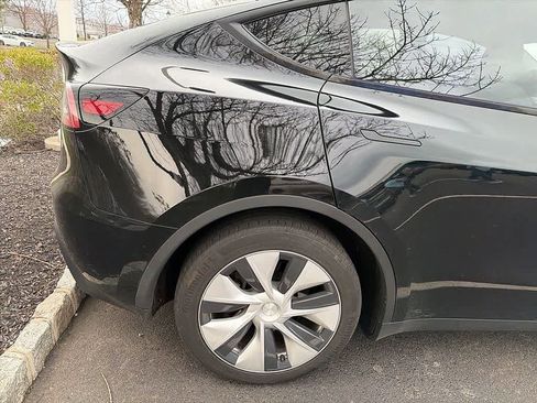 Used 2023 Tesla Model Y Long Range image 6