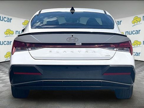 Certified 2025 Hyundai Elantra SEL FWD image 5