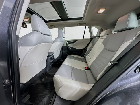 Used 2019 Toyota RAV4 Limited image 28