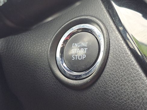 Used 2019 Toyota C-HR Limited FWD image 8
