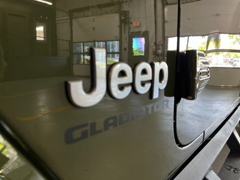 Used 2021 Jeep Gladiator Overland w/ Popular Equipment Package AWD/4WD image 68