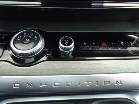 Used 2025 Ford Expedition Platinum AWD/4WD image 21