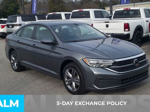 Used 2024 Volkswagen Jetta SE FWD image 3