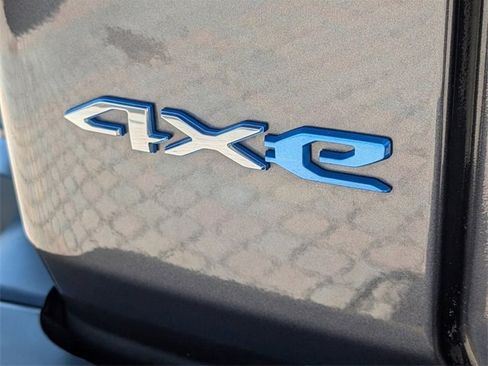 Used 2022 Jeep Wrangler Unlimited Sahara w/ Cold Weather Group image 12