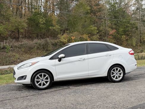 Used 2014 Ford Fiesta SE w/ Equipment Group 201B image 1