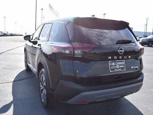 Used 2023 Nissan Rogue SV image 4