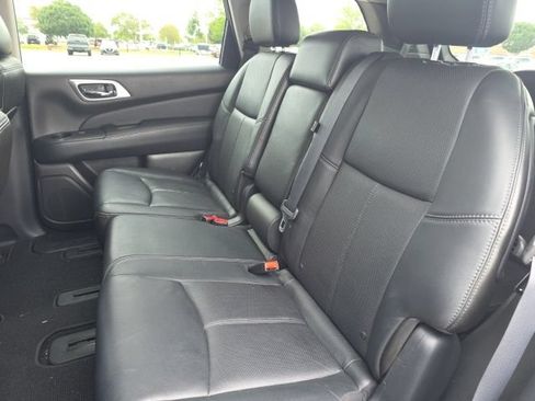 Used 2013 Nissan Pathfinder Platinum FWD image 7