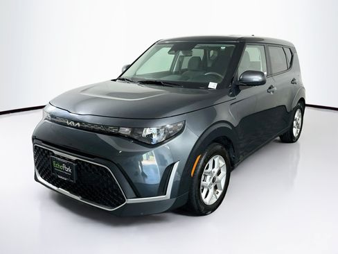 Used 2025 Kia Soul LX w/ LX Technology Package FWD image 3