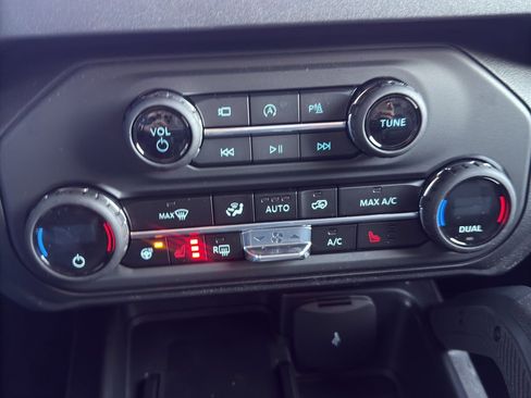 New 2025 Ford Bronco Outer Banks w/ Sasquatch Package image 19