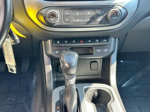 Used 2022 Chevrolet Colorado ZR2 image 16