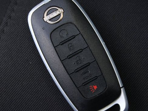 Used 2025 Nissan Pathfinder SV AWD/4WD image 16