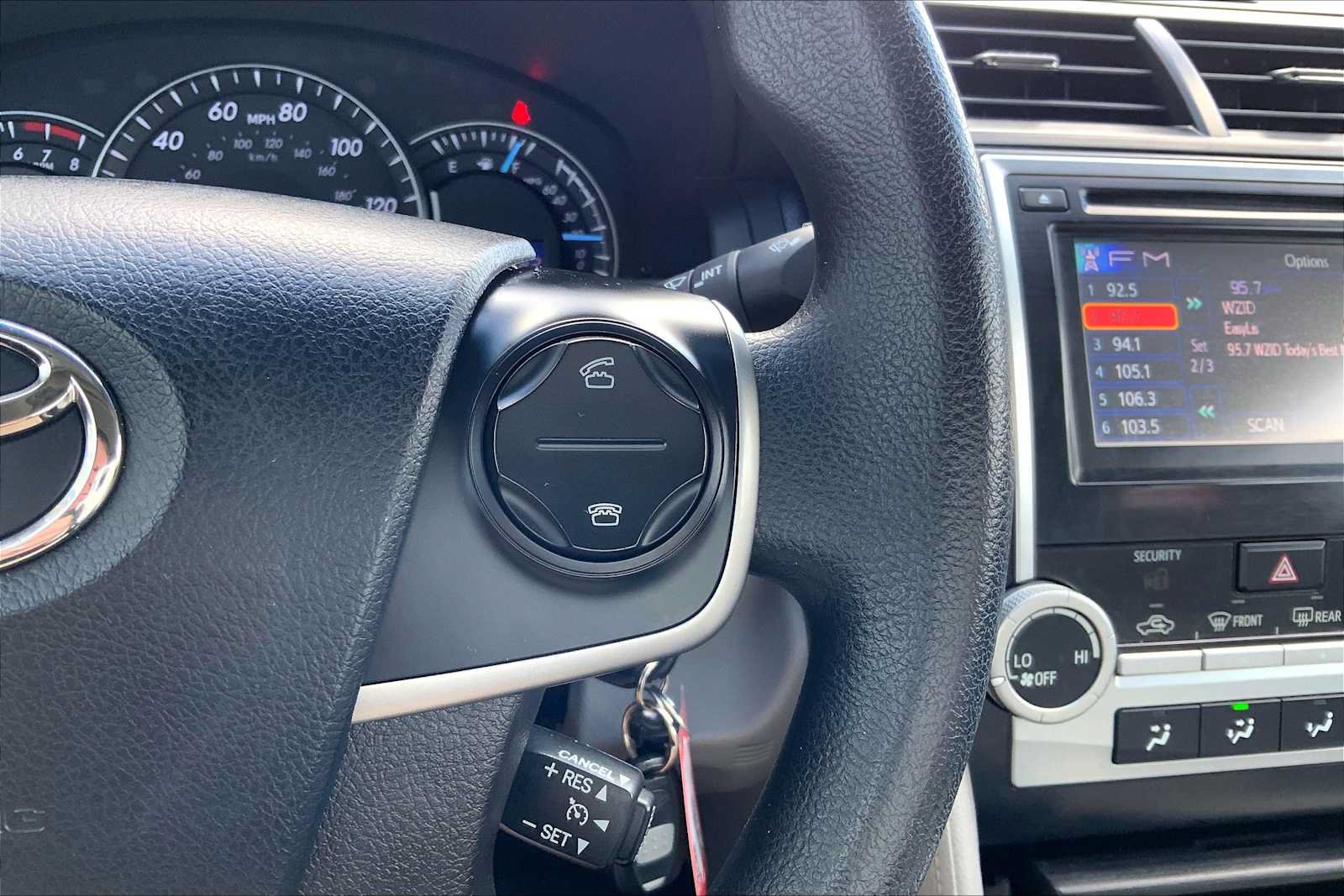 Used 2012 Toyota Camry LE FWD image 24