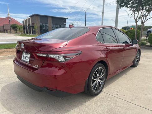 Used 2021 Toyota Camry XLE w/ Navigation Upgrade Package FWD image 10