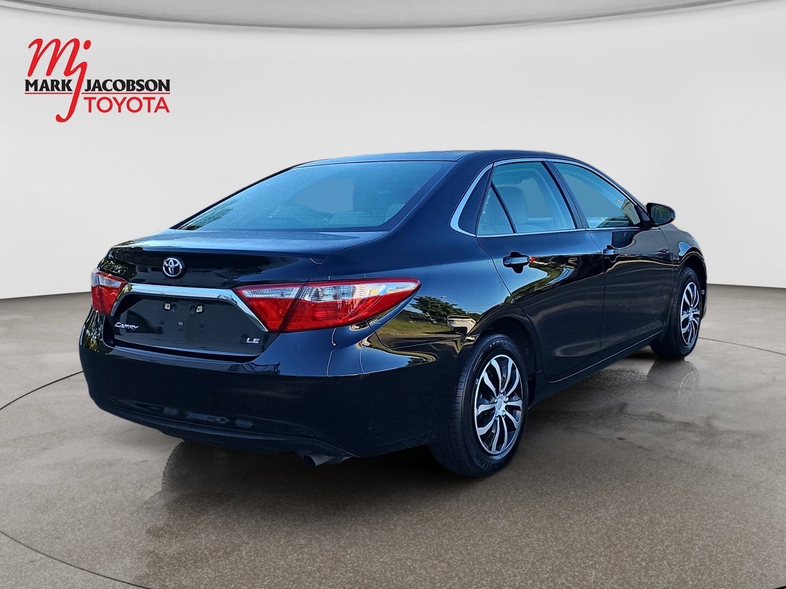 Used 2017 Toyota Camry LE FWD image 7