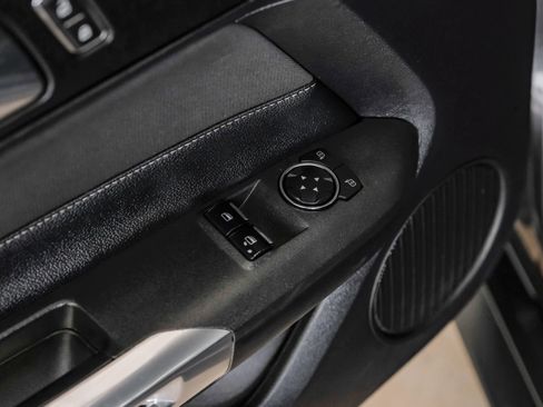 Used 2018 Ford Mustang Coupe RWD image 35