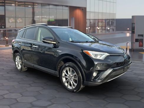 Used 2016 Toyota RAV4 Limited image 3