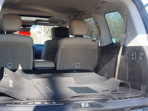 Used 2023 Nissan Armada Platinum w/ Captain's Chairs Package image 19