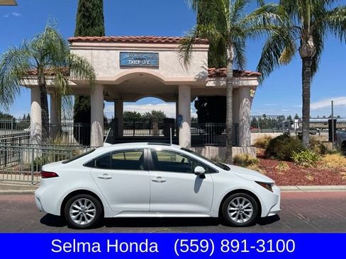 Used 2022 Toyota Corolla XLE FWD image 3