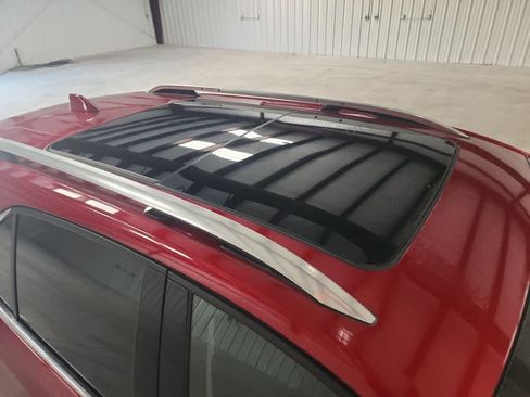 Used 2023 Chevrolet Equinox Premier image 18