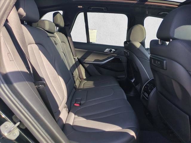 Used 2021 BMW X5 xDrive40i w/ Convenience Package AWD/4WD image 22