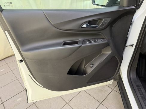 Used 2018 Chevrolet Equinox LT FWD image 30