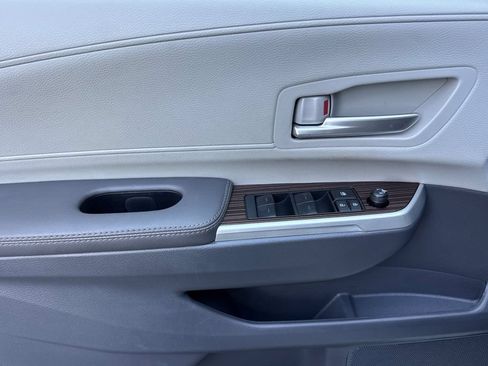 Certified 2024 Toyota Sienna XLE FWD image 10