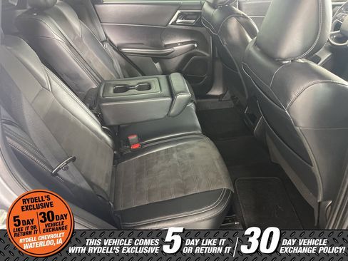 Used 2023 Mitsubishi Outlander SE image 16