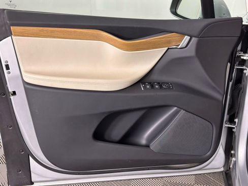 Used 2018 Tesla Model X 100D image 41