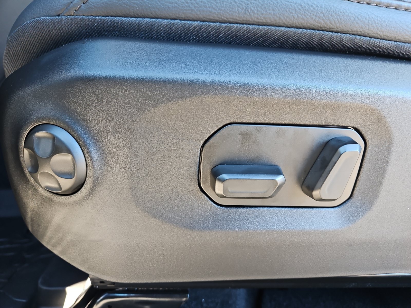 New 2027 Jeep Wrangler Unlimited Sahara AWD/4WD image 21