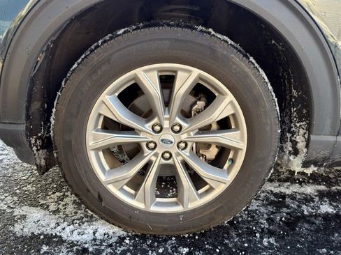 Used 2023 Ford Explorer XLT w/ Equipment Group 202A image 8