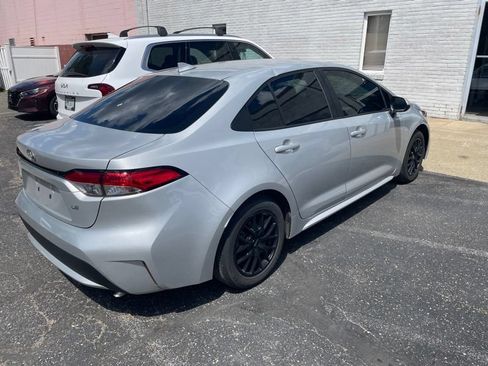 Used 2020 Toyota Corolla LE FWD image 5