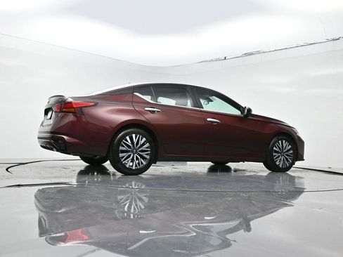 Used 2024 Nissan Altima 2.5 SV image 22