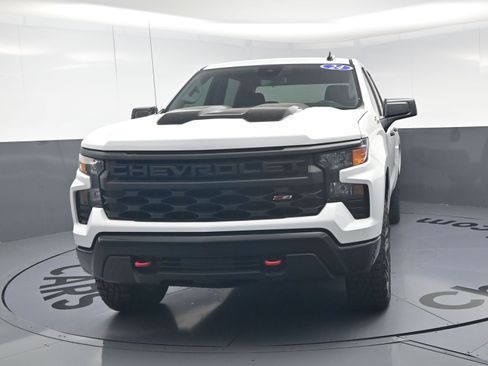Used 2024 Chevrolet Silverado 1500 Custom Trail Boss w/ LPO, Dark Essentials Package AWD/4WD image 5