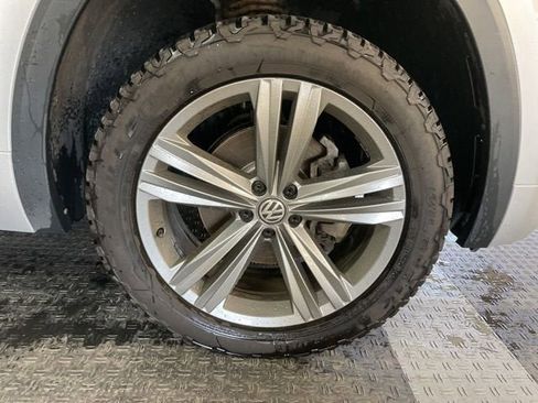 Used 2019 Volkswagen Atlas SEL R-Line AWD/4WD image 3