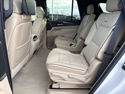 Used 2021 Cadillac Escalade Premium Luxury image 23