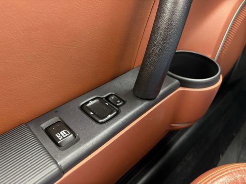 Used 2006 MAZDA MX-5 Miata Grand Touring image 12