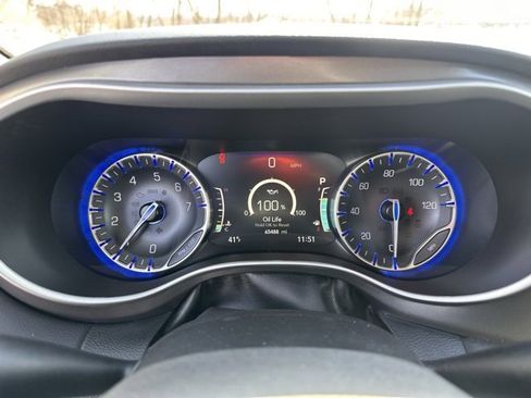 Used 2024 Chrysler Pacifica Touring-L image 19