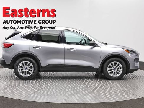 Used 2022 Ford Escape SE FWD image 4