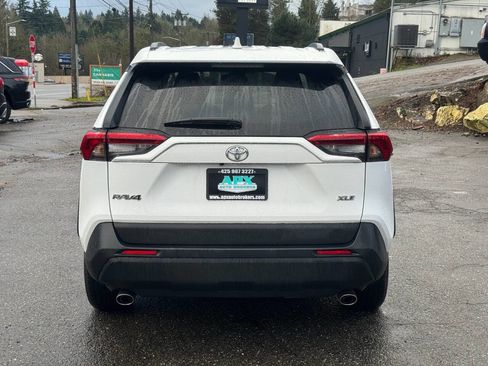 Used 2022 Toyota RAV4 XLE image 5