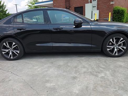 Used 2022 Volvo S60 B5 R-Design w/ Advanced Package image 8